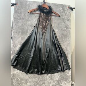 Chic Black Backless Dress with Lace and fur Detail